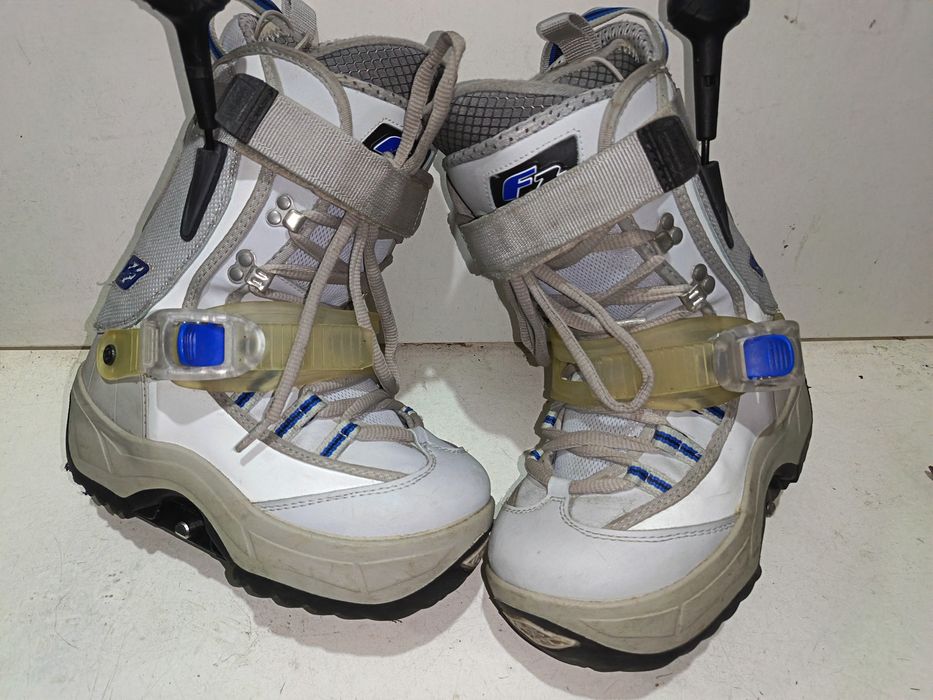 Buty snowboardowe twarde F2 rozmiar 36/37