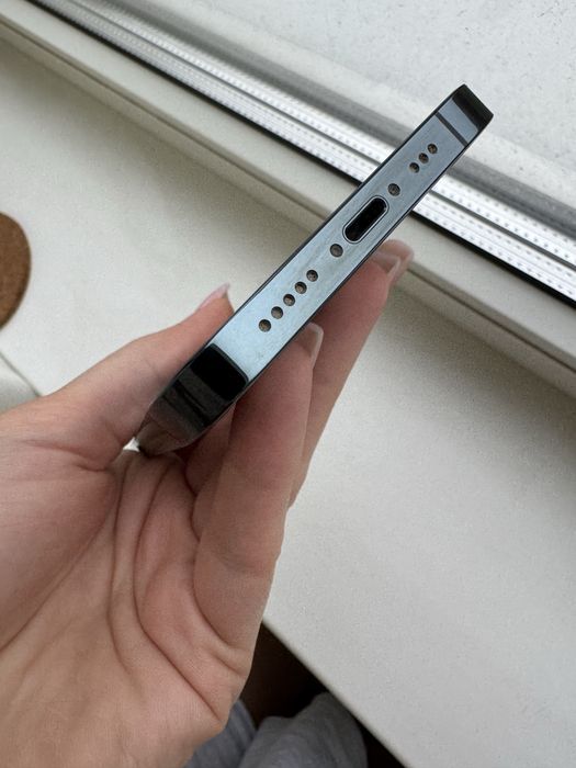 Айфон 12 про.