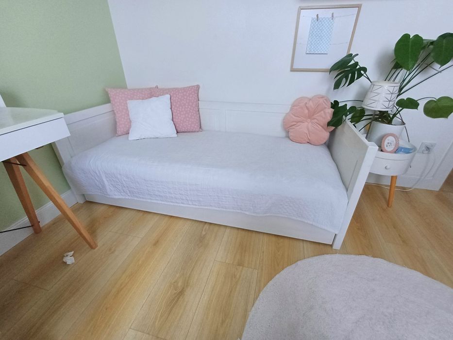 Drewniane, białe łóżko ze stelażem i materacem dla dziecka 180×80