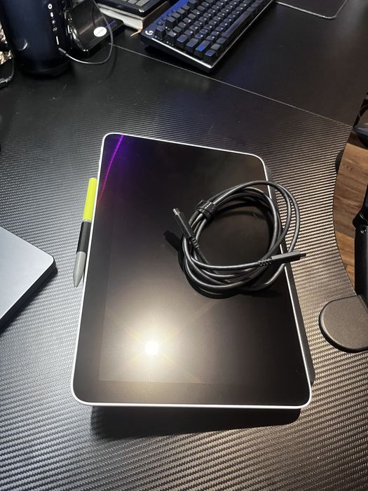 Графічний монітор-планшет Wacom one 13 touch