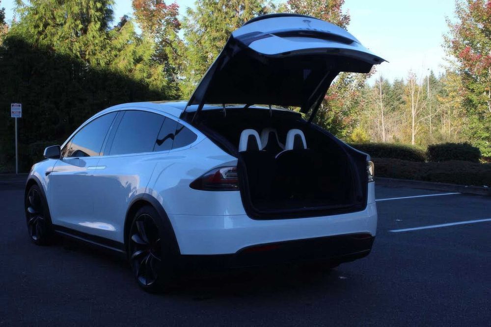 Tesla Model X 75D      2018