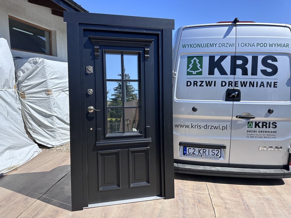 Drzwi zewnętrzne drewniane wejściowe czarne  schlage na wymiar Montaż