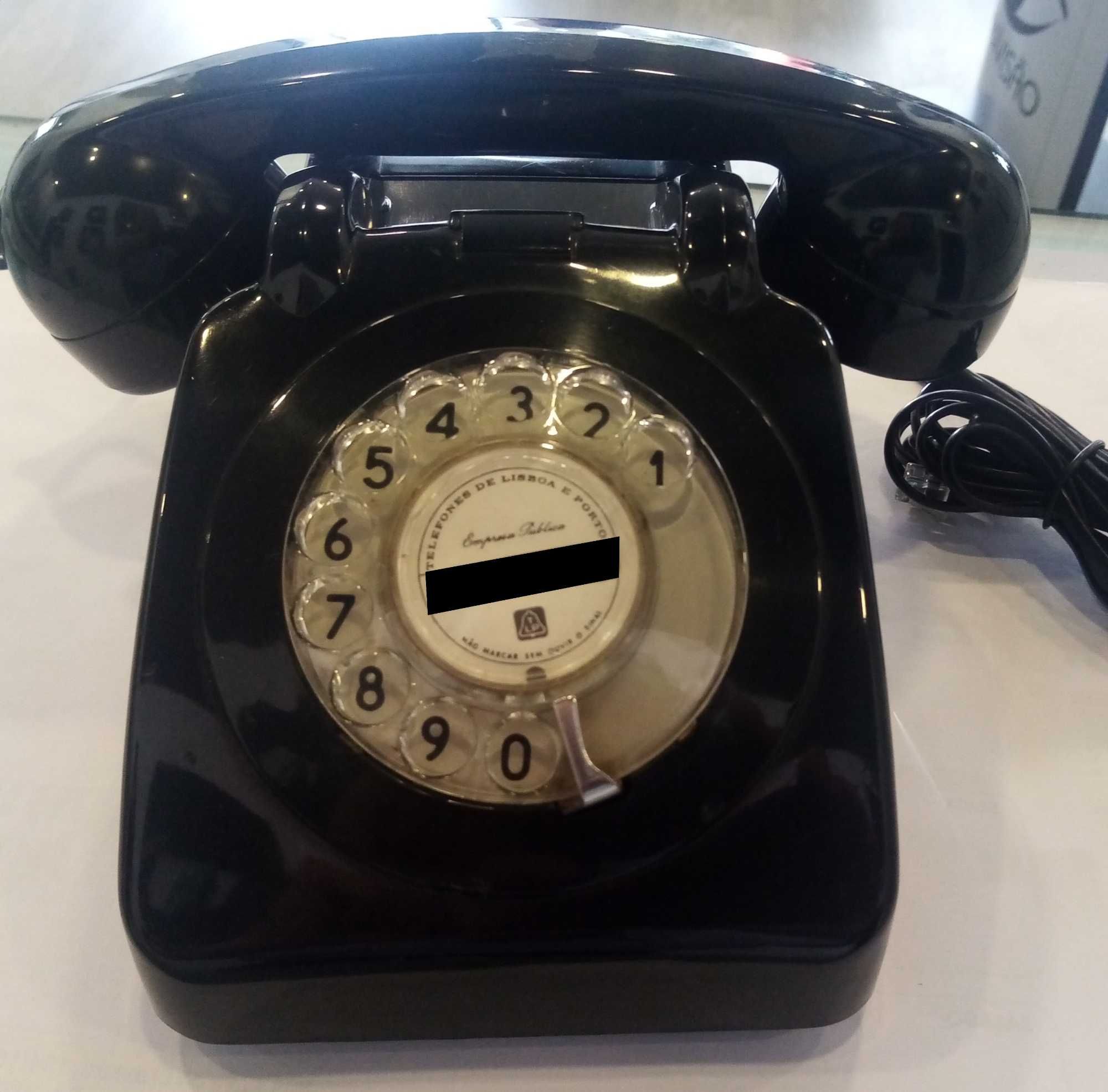 Telefone antigo, com marcador de disco.