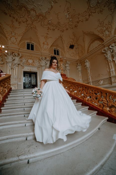 Атласное свадебное платье