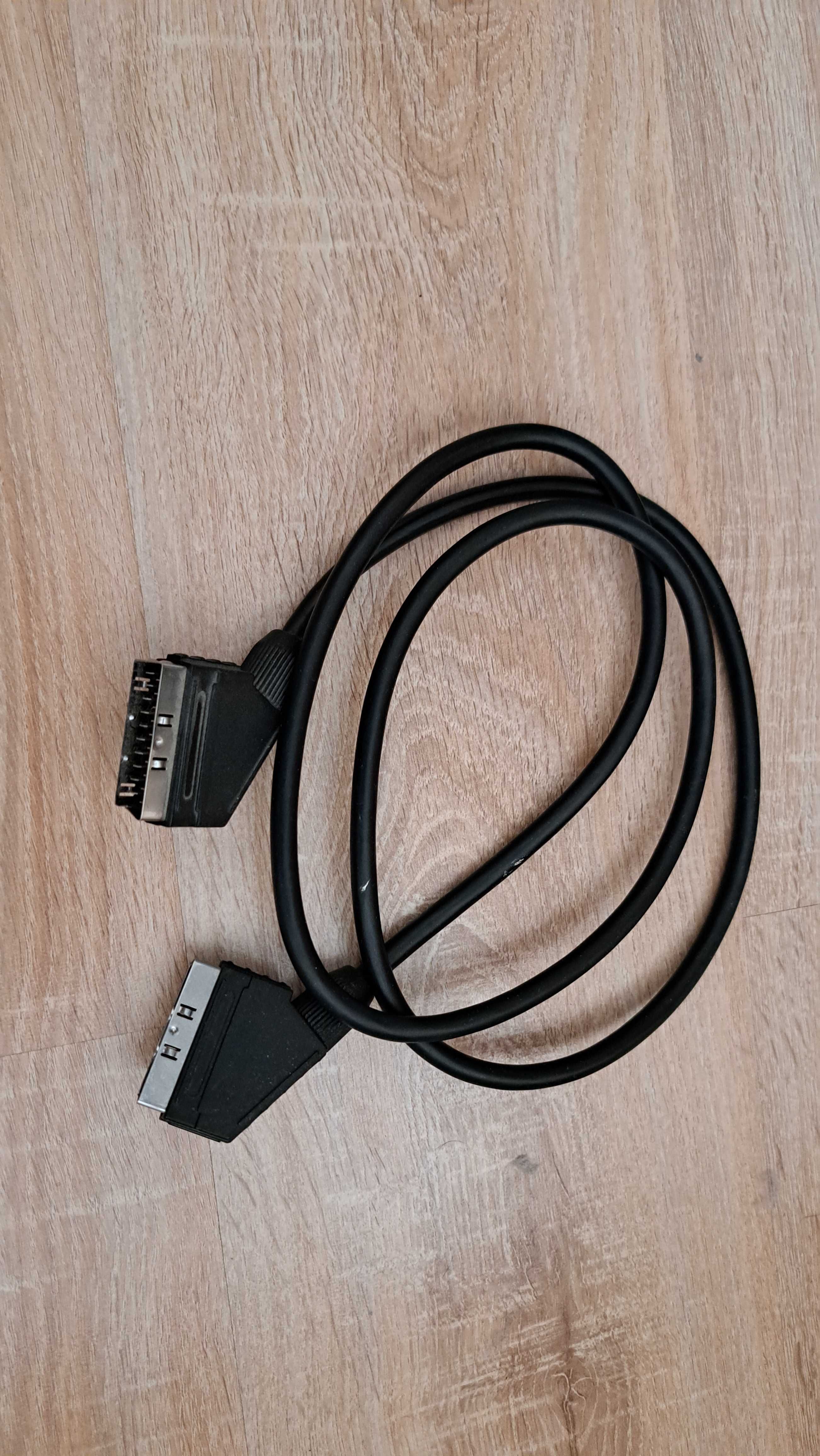 kabel SCART – SCART (Eurozłącze).