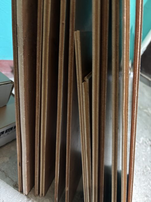 Ламінат в відміному стані  11.0 кв.м