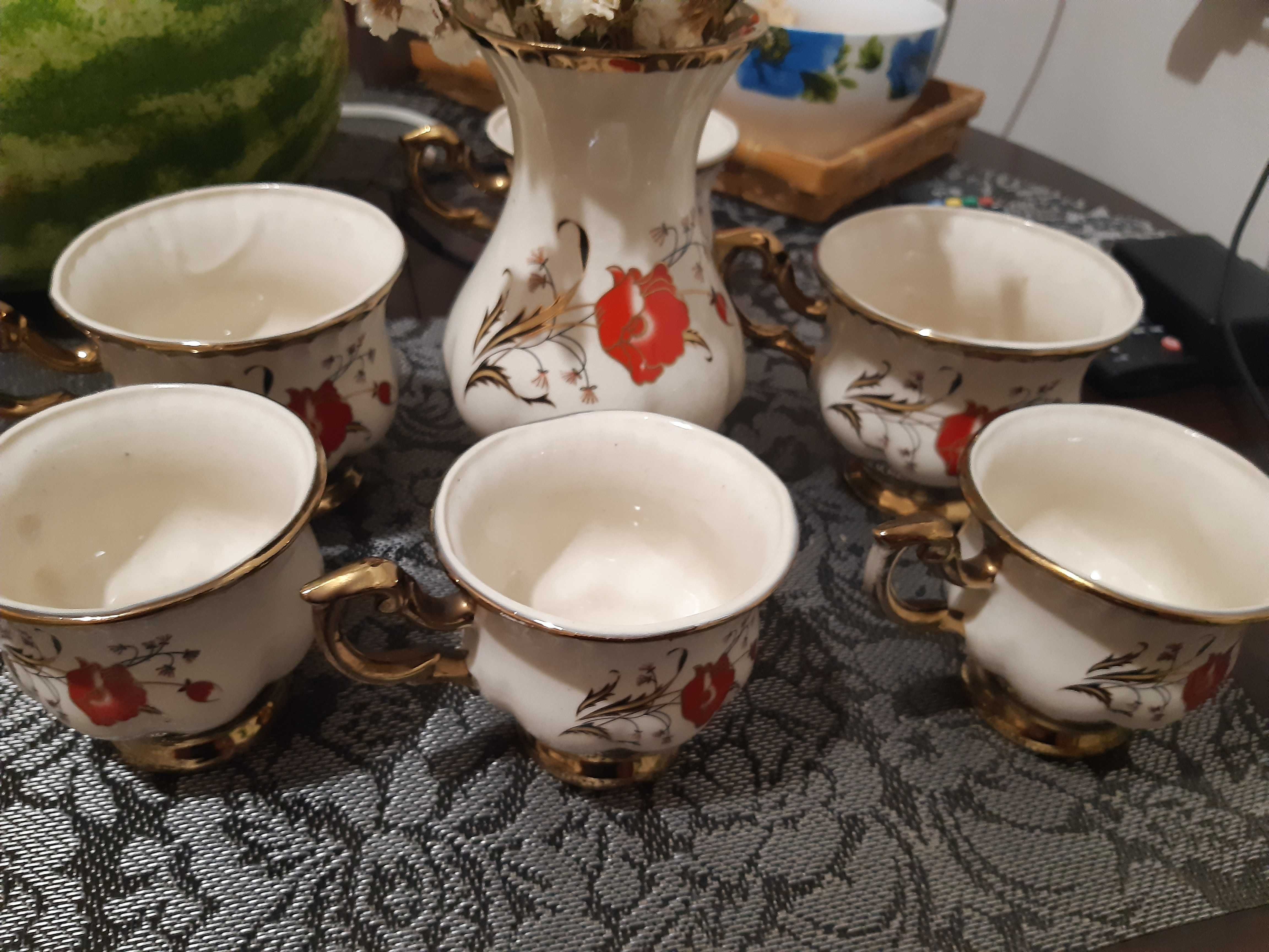 Винтажные кофейные и чайные чашки