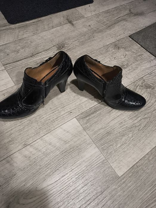 Туфли на каблуке лакерованые кожаные 1000 грн