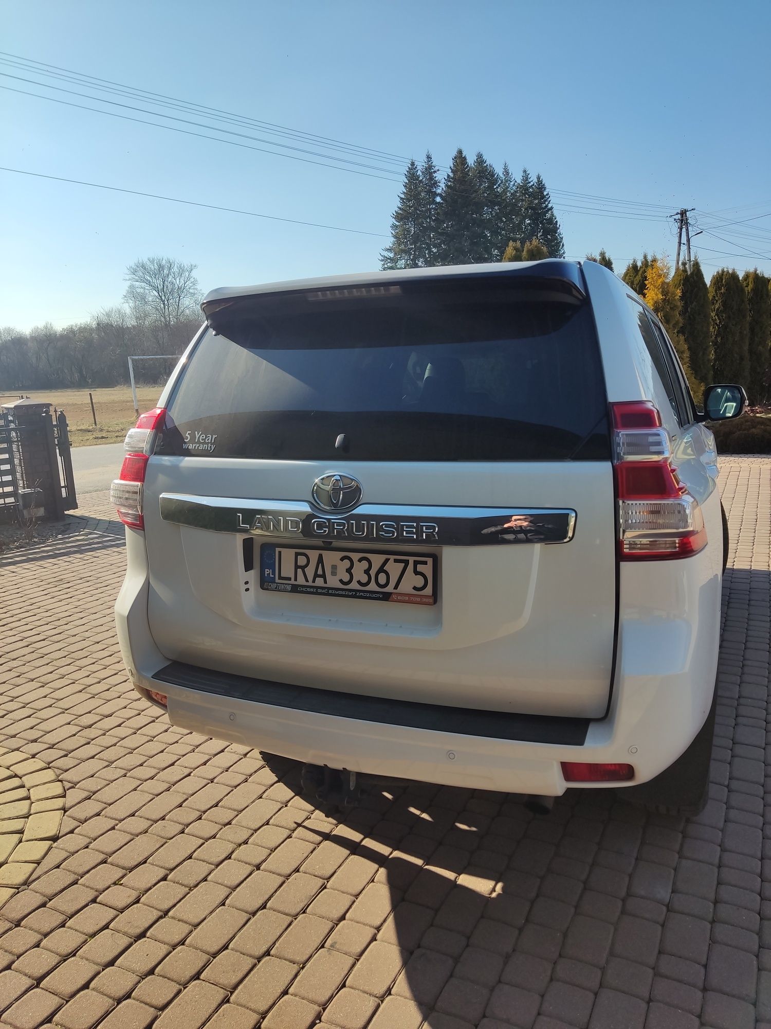 Toyota Land Cruiser 3.0 Black edition czarny dach