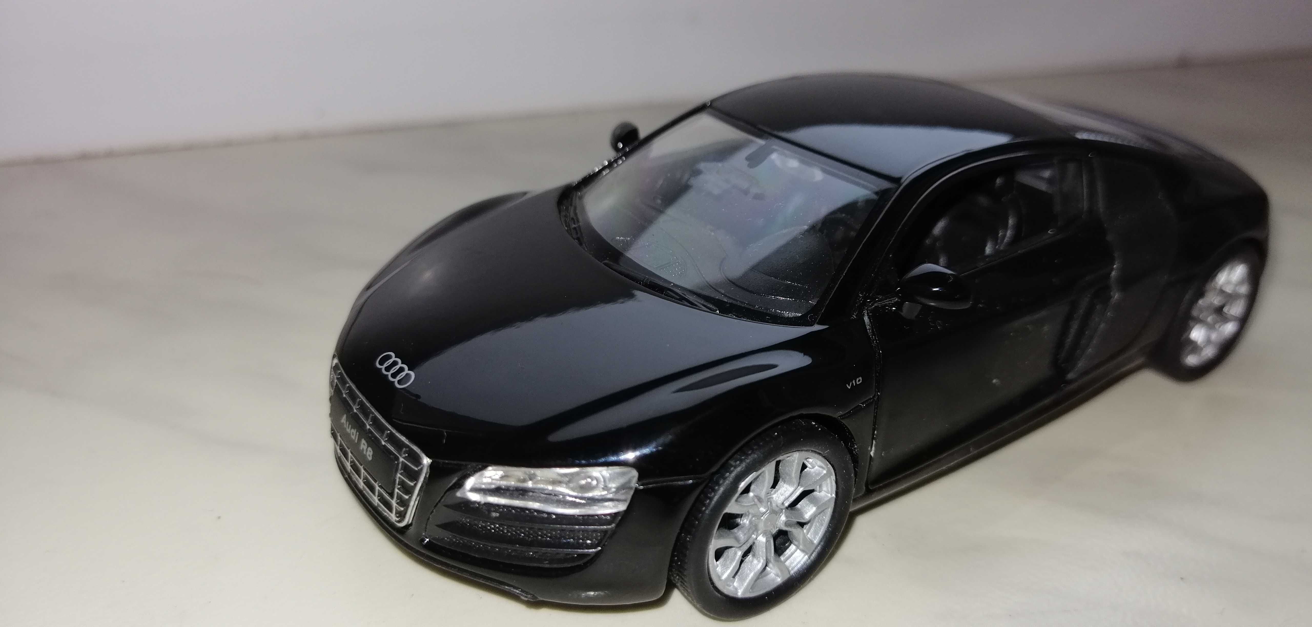 Sprzedam model Audi R8  1/43