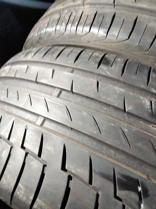 235 50R18 Continental