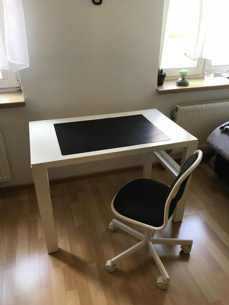 Regulowane biurko ikea pahl 96x59cm z krzeselkiem