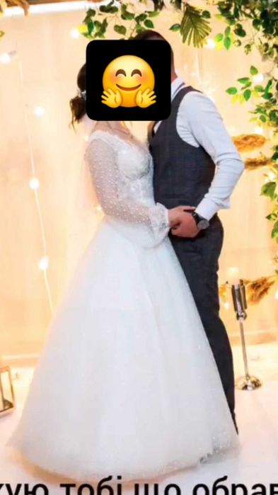 Весільна сукня, в доволі хорошому стані.