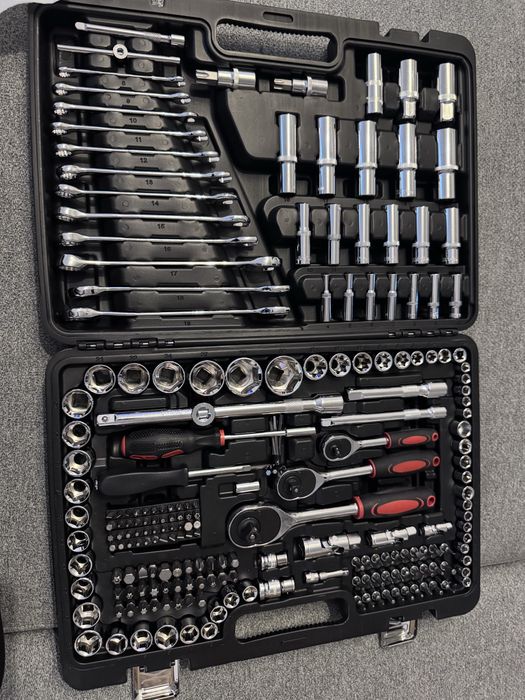 zestaw kluczy nasadowych i płasko-oczkowych w walizce,  216-elementowy