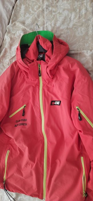 Фирменная куртка с капюшоном. Унисекс