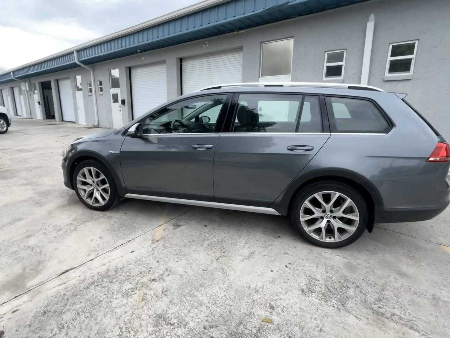 Volkswagen Golf 2017 року