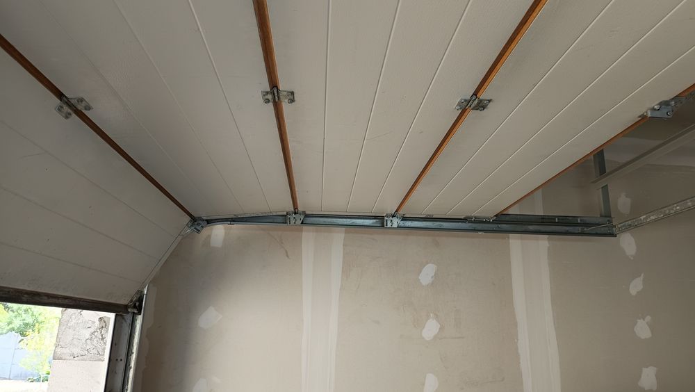 Brama garażowa segmentowa Hörmann ProMatic z napędem (na pilota)