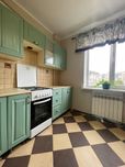 Продається трьохкімнатна квартира, Озерна