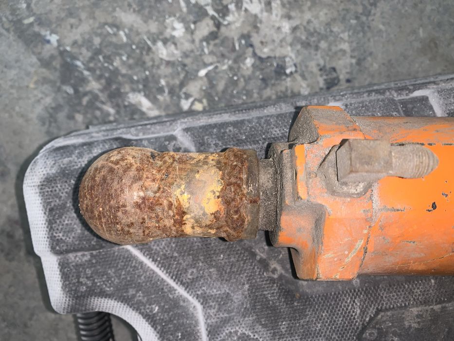 Гідроциліндр гідравлічний 20т