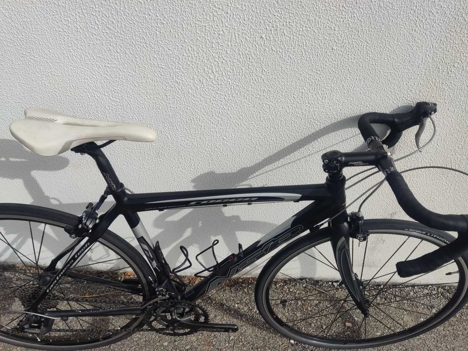 Bicicleta de estrada barata