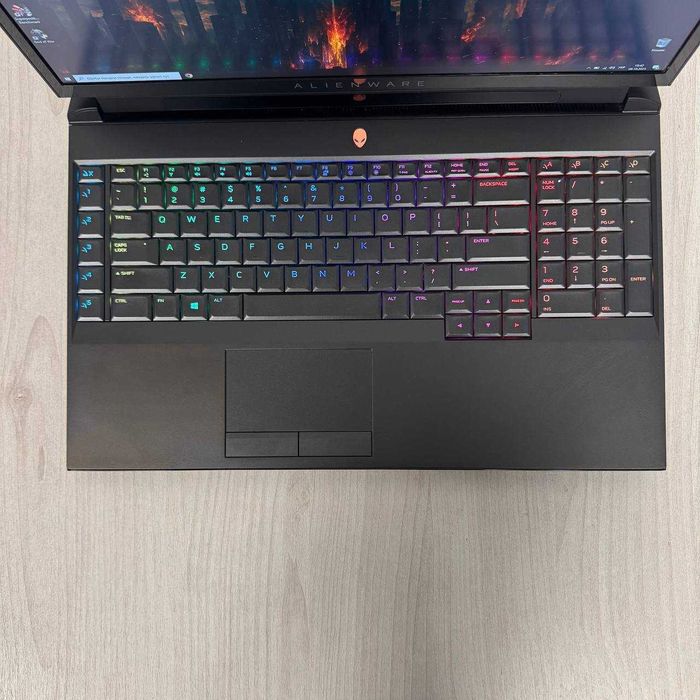 Dell Alienware Area-51m 144Hz i7-9700K 32GB SSD 256GB HDD 2TB RTX 2080
