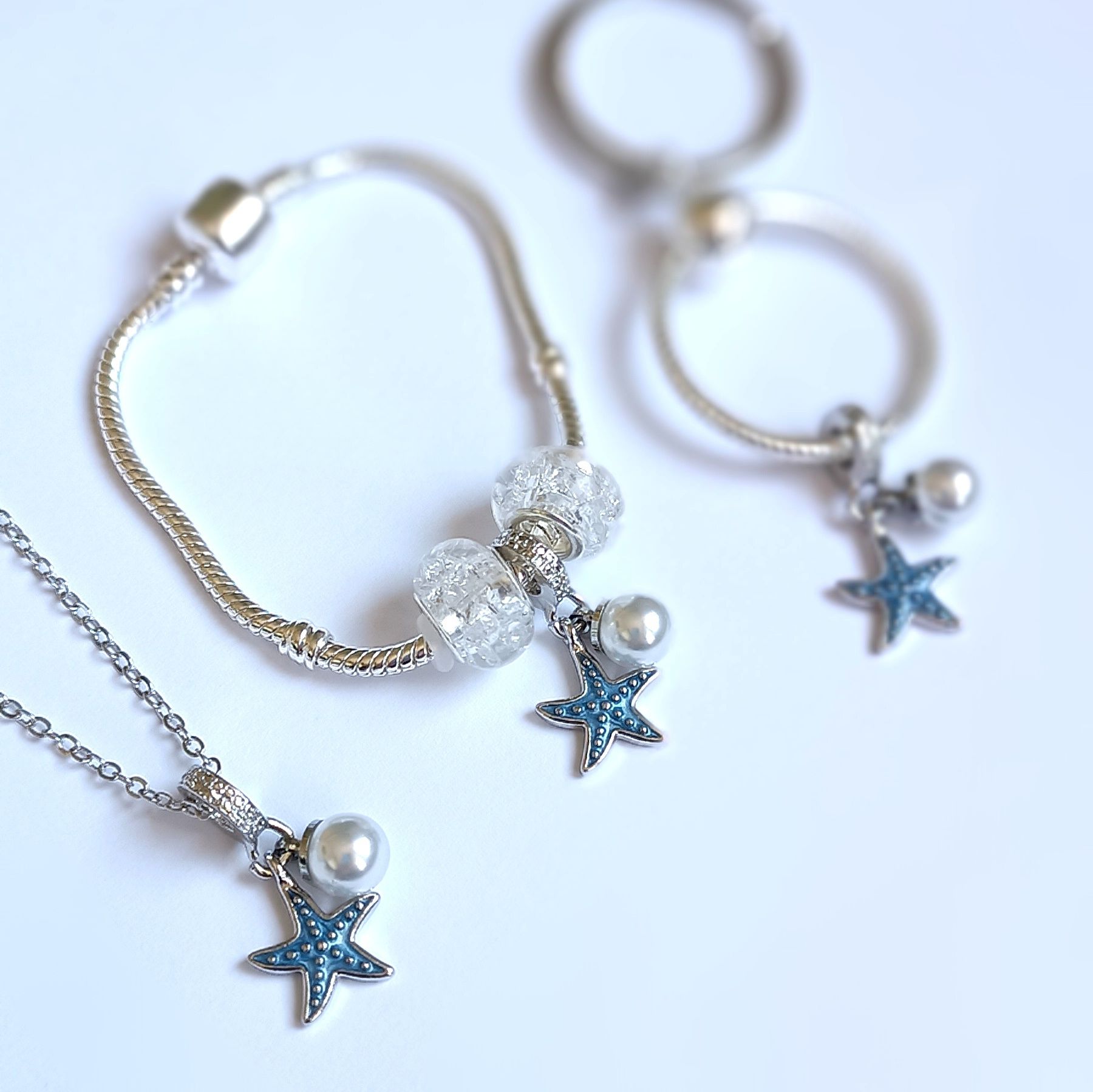 Zestaw biżuterii z charmsami rozgwiazda i perła charms