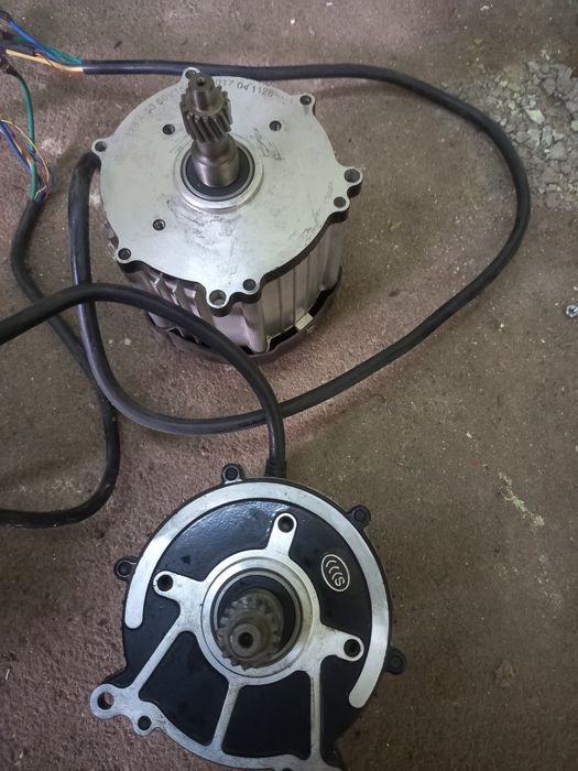 Задний мост с электродвигателем