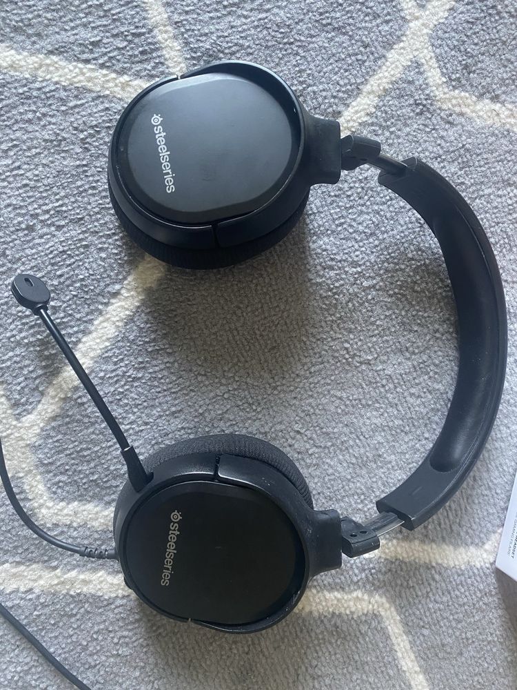 Słuchawki SteelSeries Arctis 1 w dobrym stanie