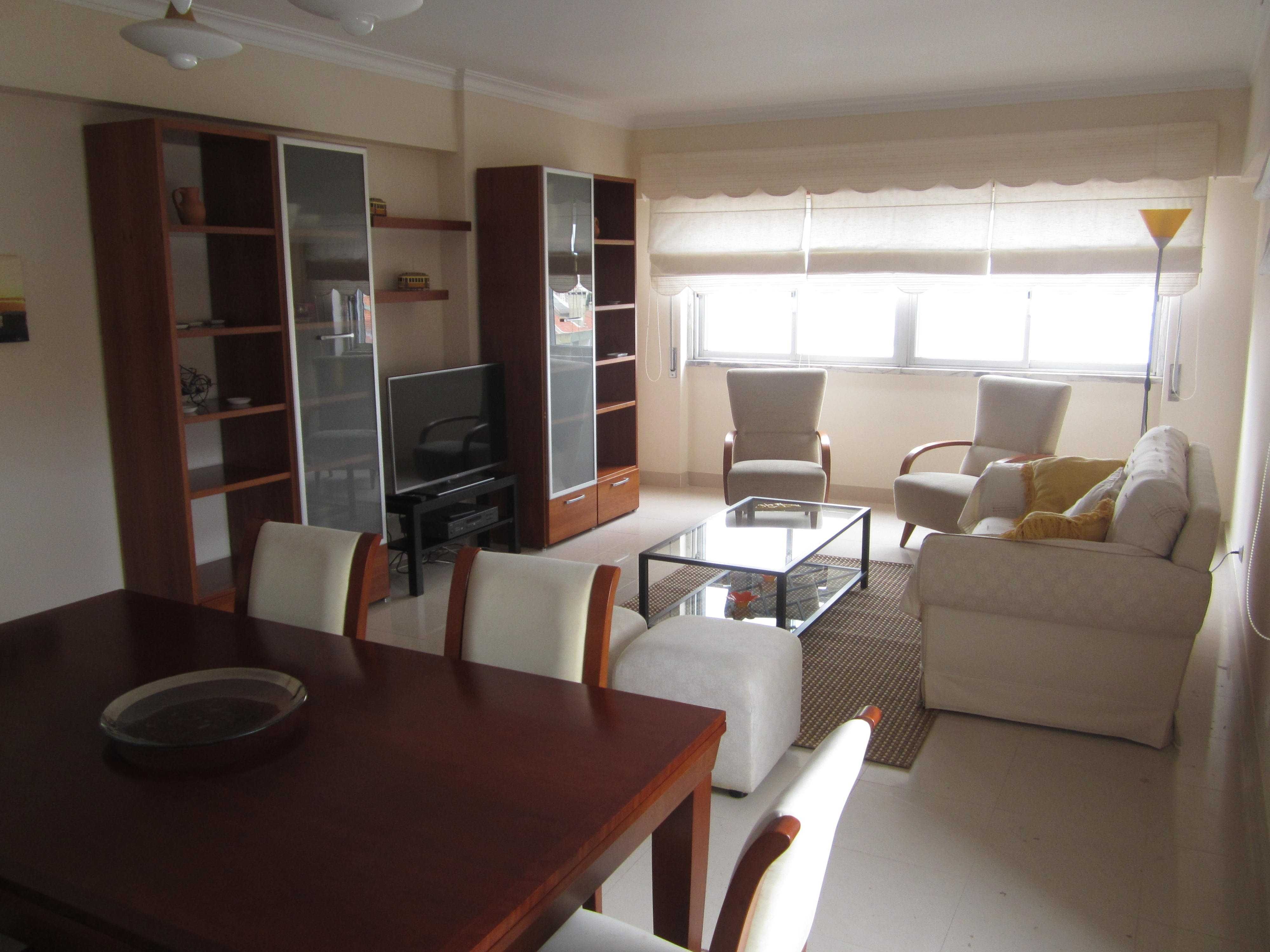 AL - Apartamento  T2 em Massamá para férias;