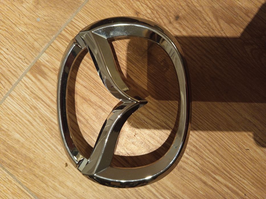 Emblemat Mazda 3 cX-3 3 mx-3  D10J-51730 znaczek grill