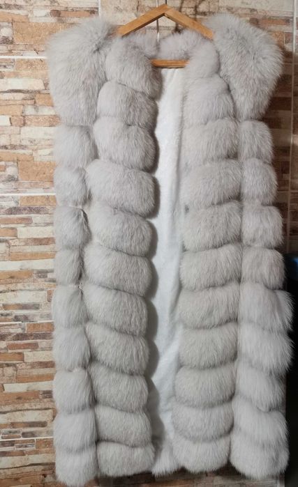 Меховая натуральная жилетка песец длина 100 см.