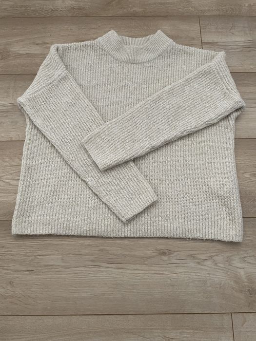 Beżowy sweterek z reserved