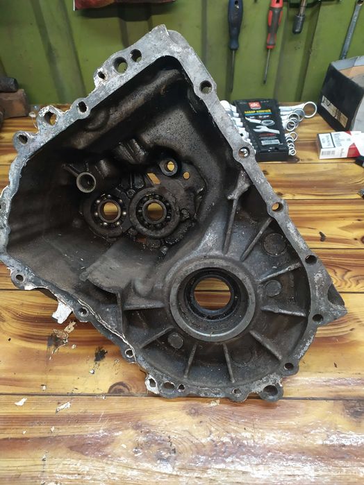 Продам картер коробки передач сенс