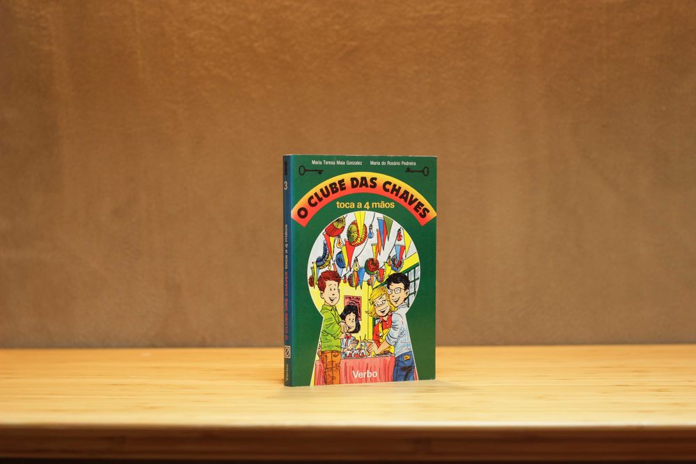 O Clube das Chaves - Toca a 4 Mãos (livro em português)
