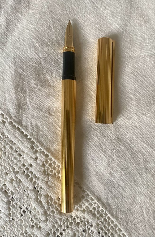 Caneta de aparo S.T. Dupont em ouro