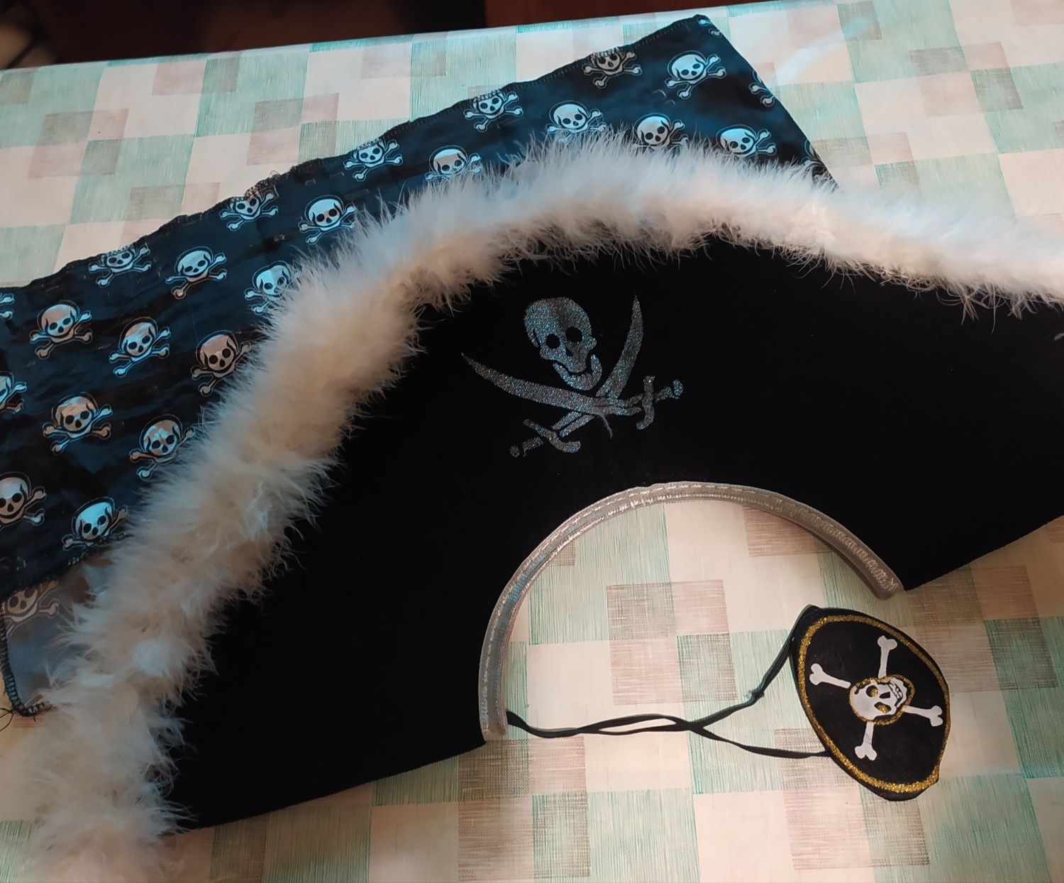 Пиратская шляпа "Морской разбойник"; маска Дарт Вейдер; шляпка Ведьмы