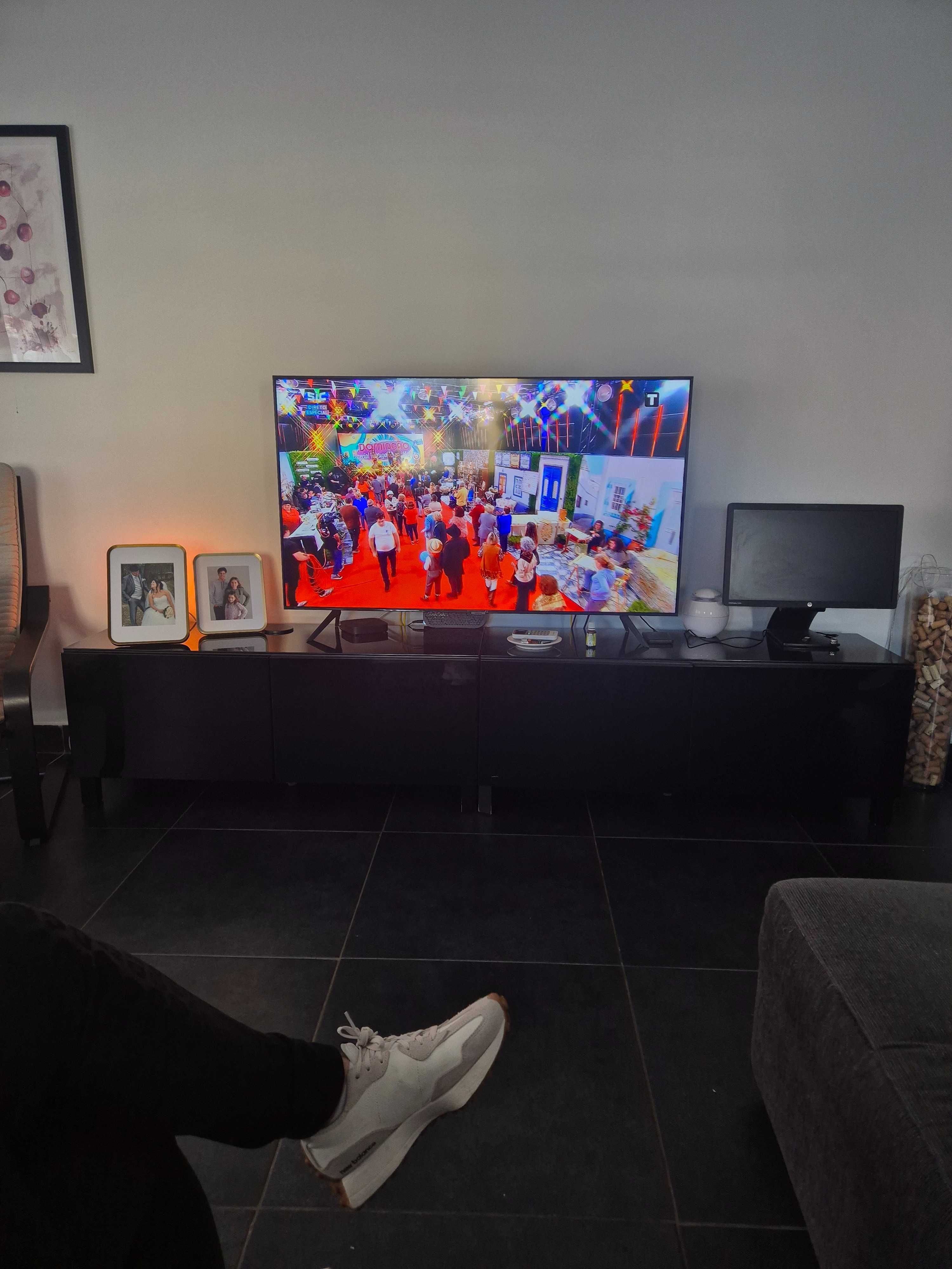 Movel preto para televisao