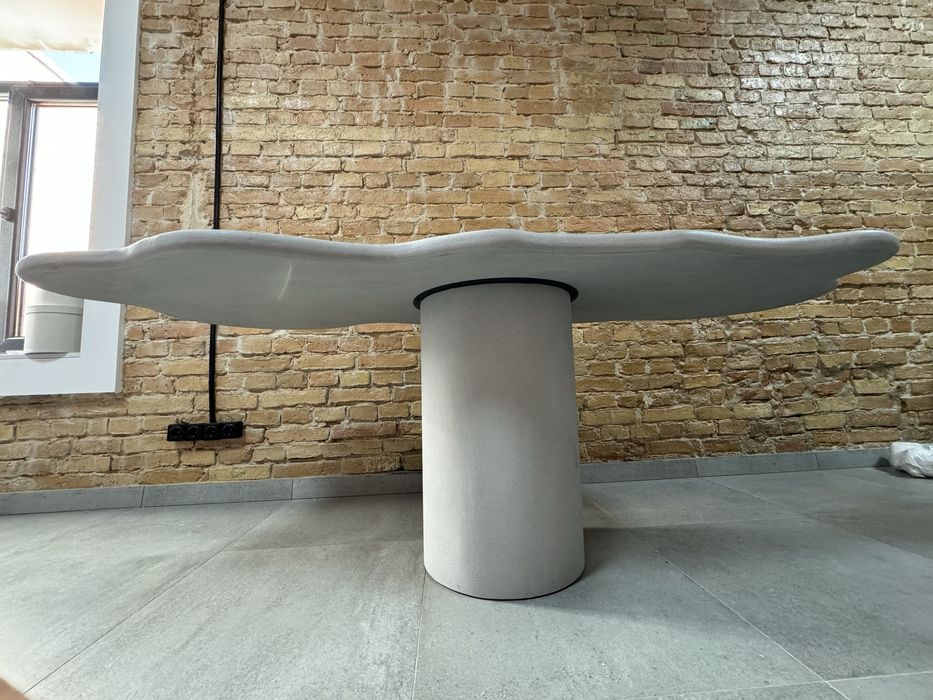 Дизайнерський стіл.