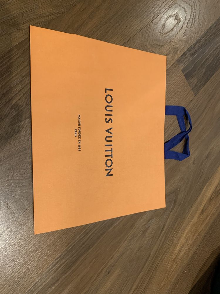 Opakowanie papierowa Louis Vuitton