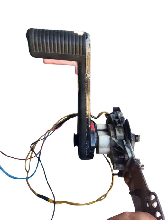 Manetka wewnętrzna z trymem silnik zaburtowy stacjonarny