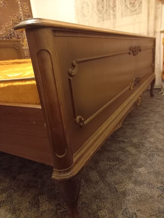 Ліжко двоспальне .