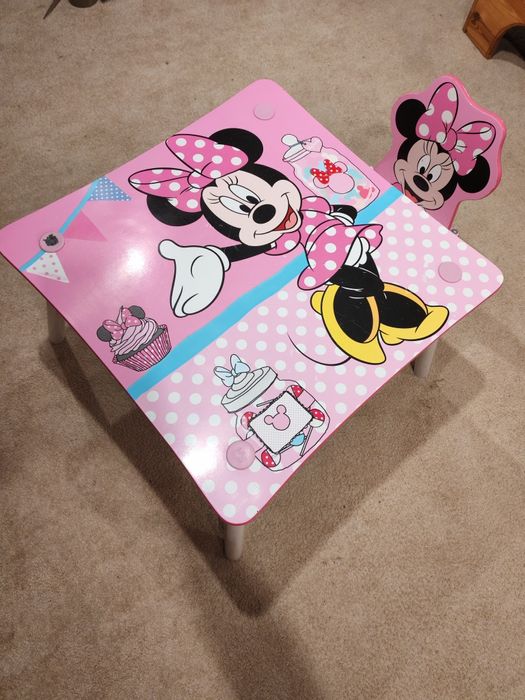 Stolik z krzesełkiem dla dziewczynki