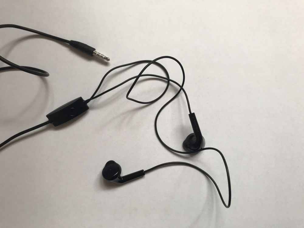 Słuchawki Samsung czarne stan BDB wysyłka