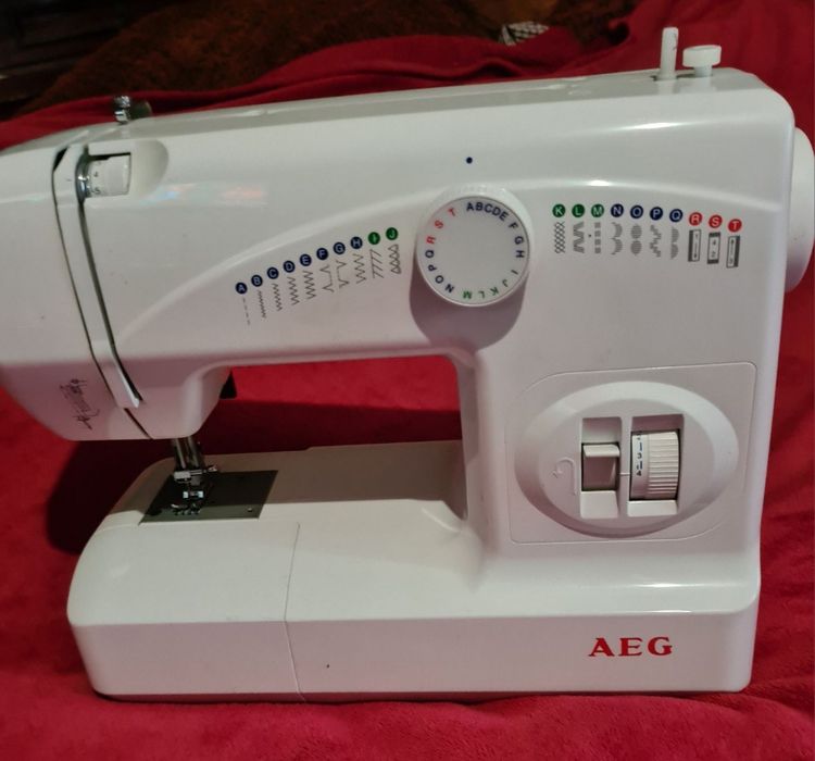 Продам швейную машинку