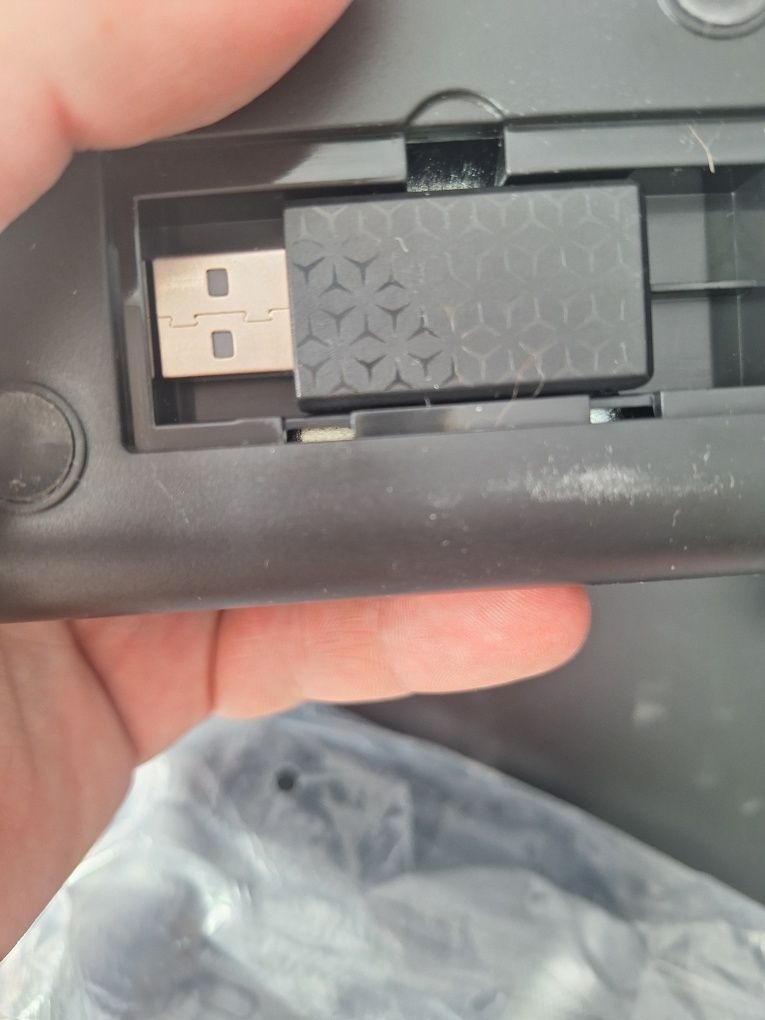 Comando com ecrã e leds