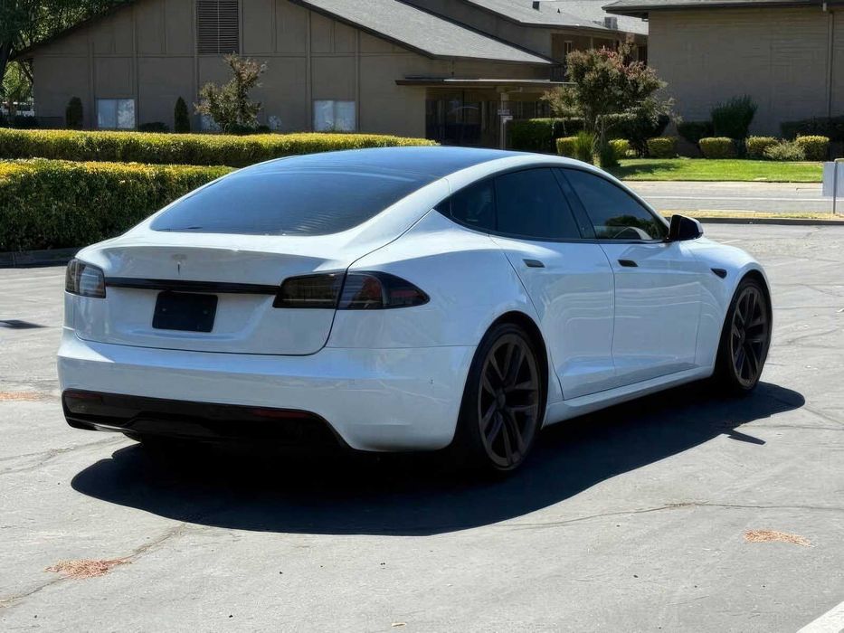 Tesla Model S      2022