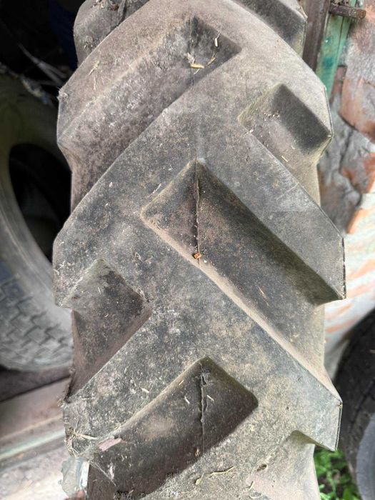 Шини 9.75 - 18 для трактора або самоделки