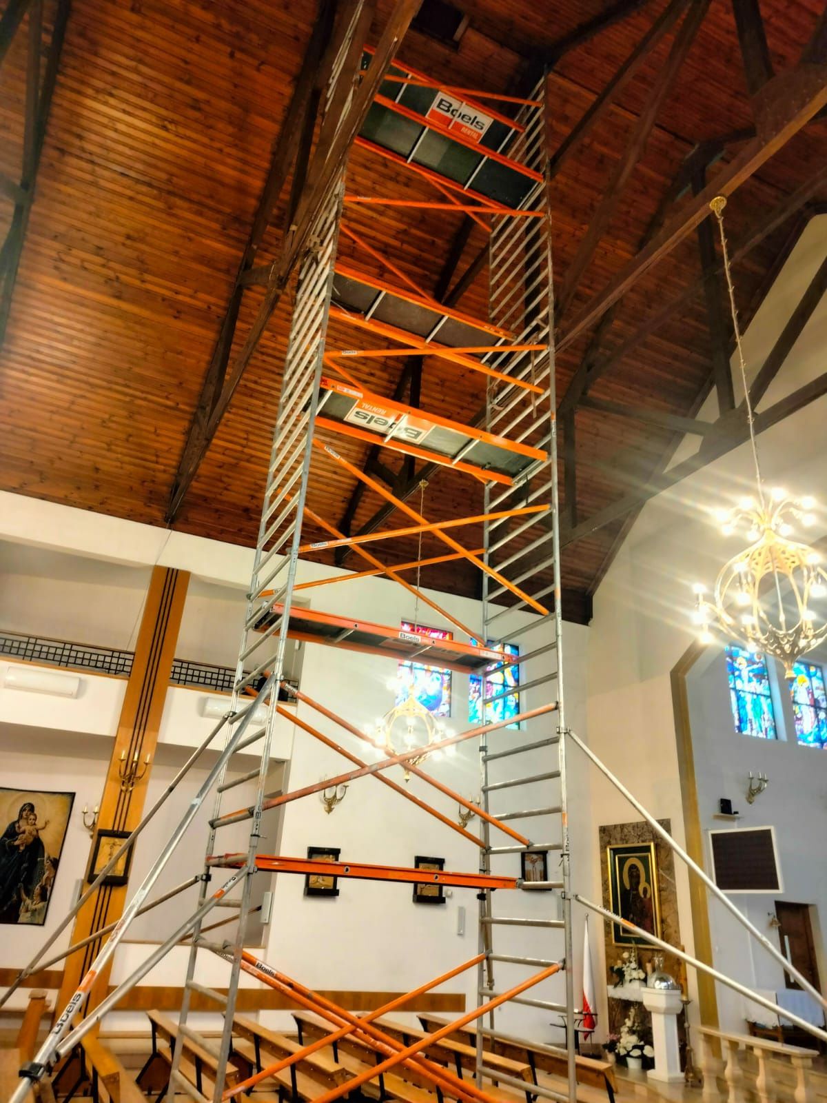 Wynajem rusztowań aluminiowych jezdnych, elewacyjnych