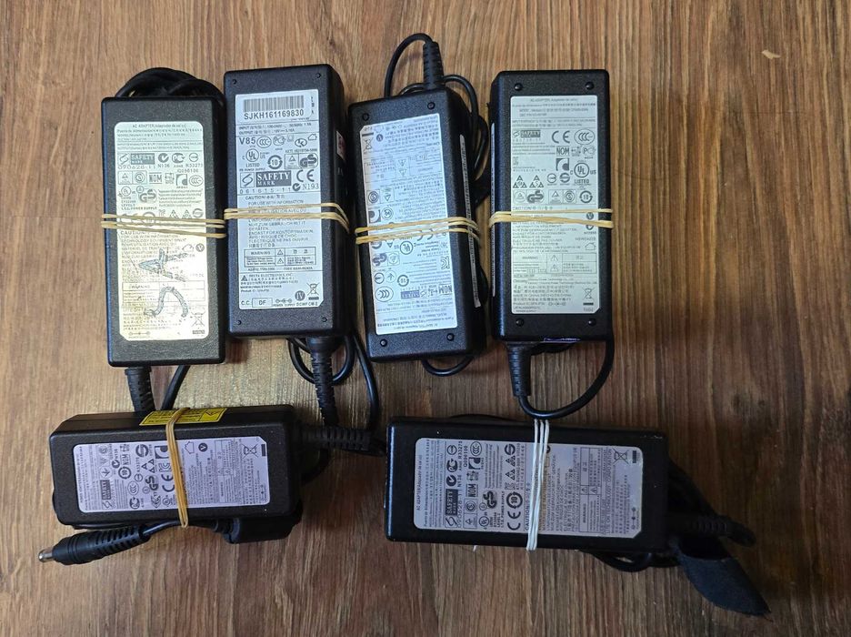 Zestaw 6 zasilaczy do laptopów SAMSUNG