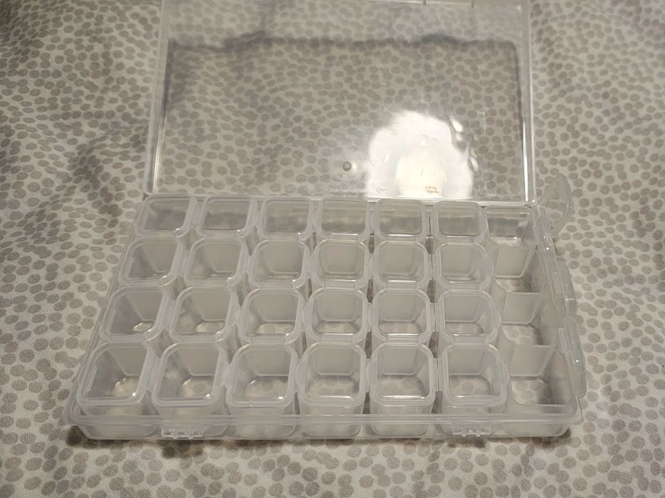 Пластиковый контейнер, органайзер для хранения на 28 ячеек